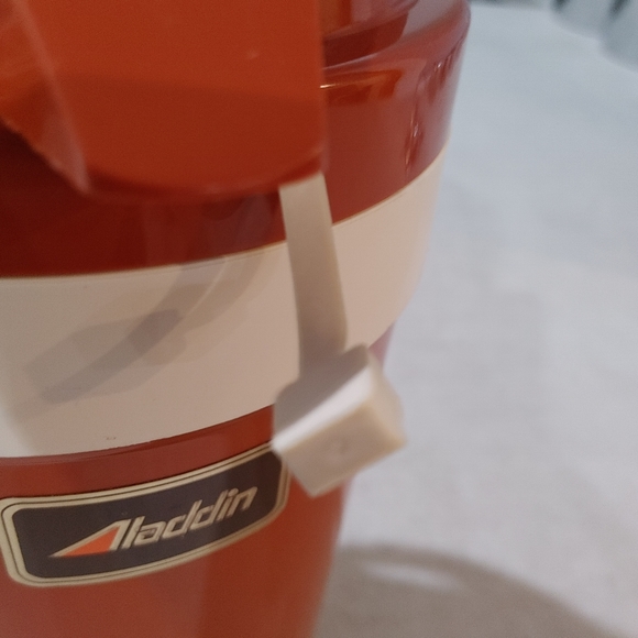 Vintage Aladdin pump thermos - Picture 5 of 7